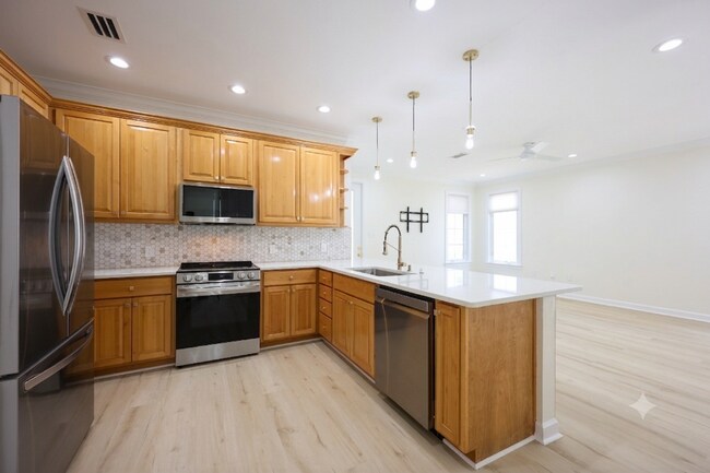 Building Photo - Church Street Village Home For Rent