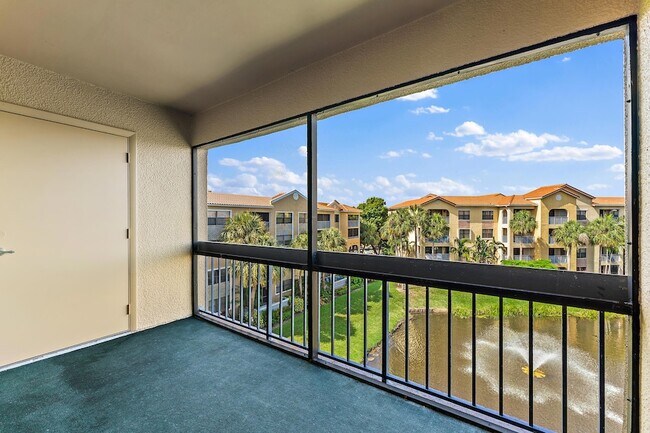 Building Photo - 700 Uno Lago Dr
