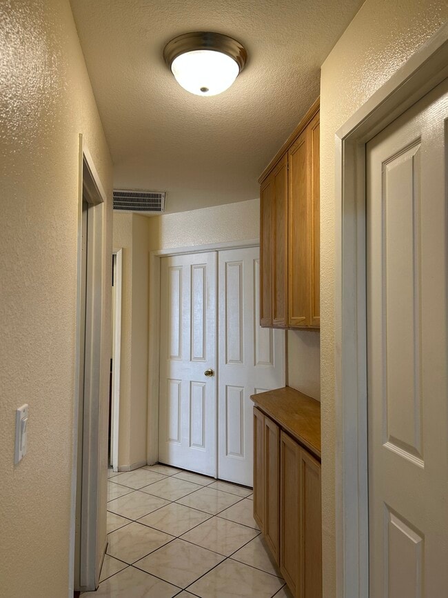 Building Photo - 1502 Barnum Ct