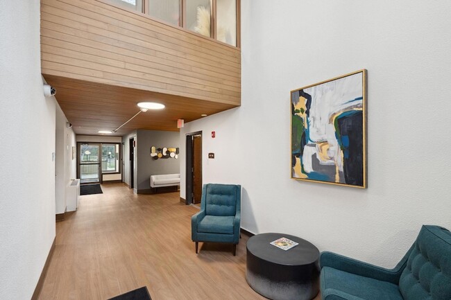 Building Photo - 4101 Parklawn Ave