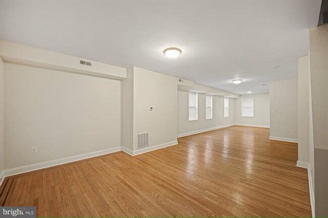 Building Photo - Available Now- Beautiful 3 Bedroom, 2 Bath Home in Baltimore, MD!