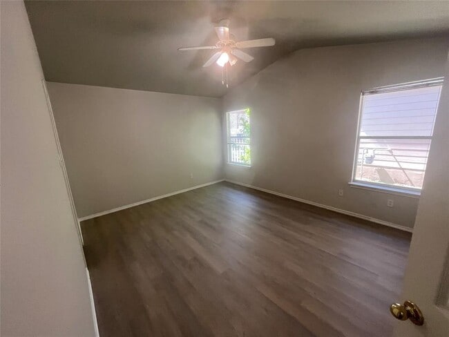 Building Photo - 713 Hogan