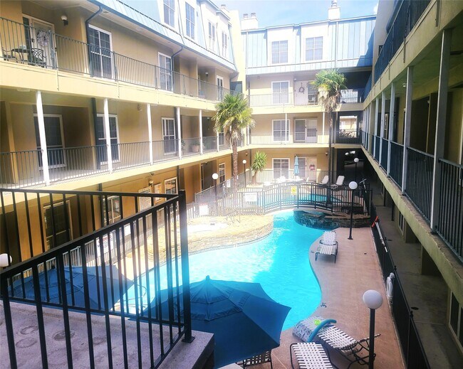 Building Photo - 921 Marine Dr