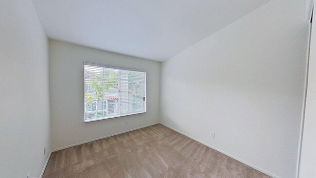 Building Photo - 30 Fuchsia: End Unit 2 Bed 2 Bath Condo in...