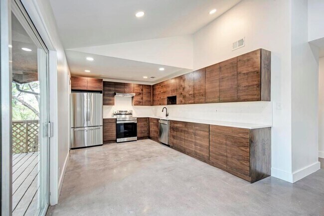Building Photo - 6305 Forest Hills Dr