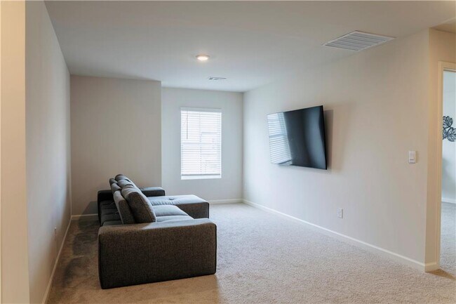 Building Photo - 325 Fernbrook Trl