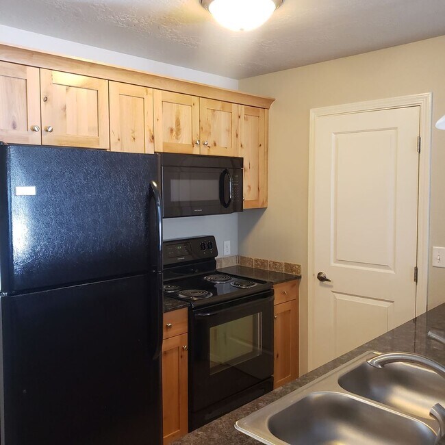 Building Photo - AB1488