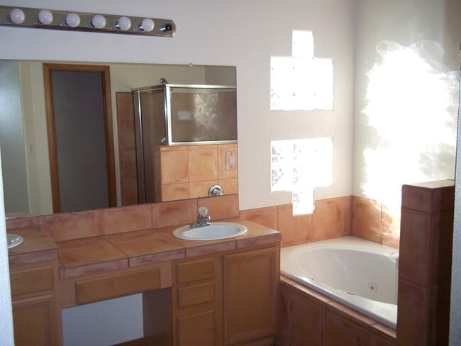 Building Photo - 11004 Catamount Dr NW