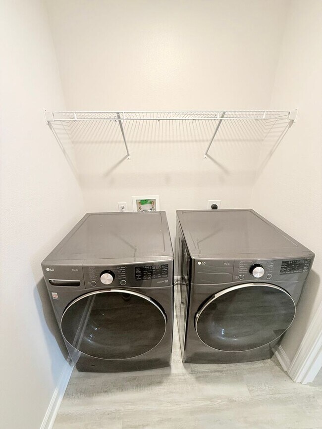 Building Photo - Spacious 4-Bedroom Home - Bridlewood