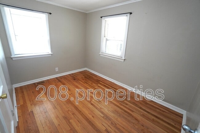 Building Photo - 1200 S Vermont Ave