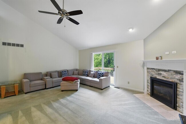 Building Photo - 5 Waterview Ct