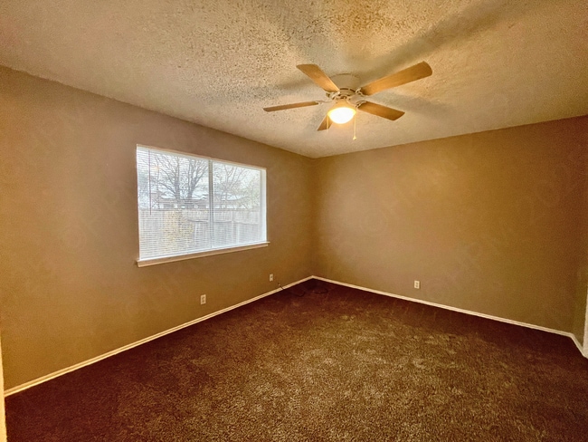 Building Photo - Ardash-9827 &amp; 9825