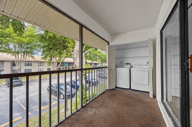 Building Photo - 9905 Pineapple Tree Dr