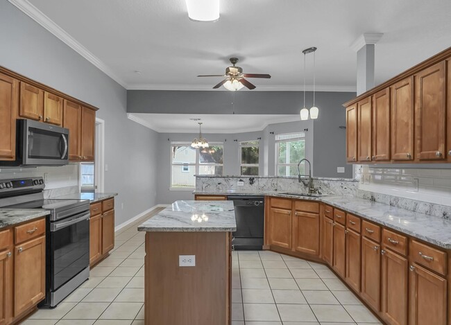 Building Photo - 5897 Saratoga Dr