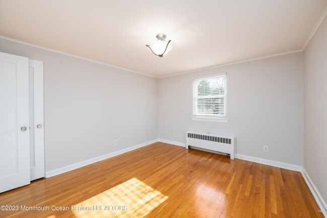 Building Photo - 19 Manor Dr