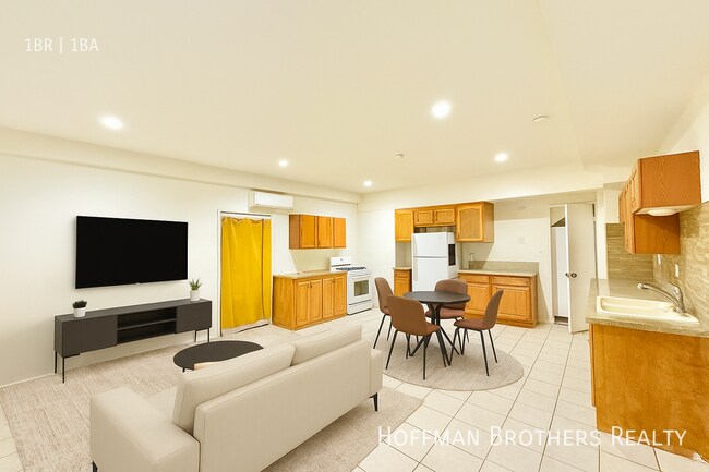 Building Photo - 1023 Larch St