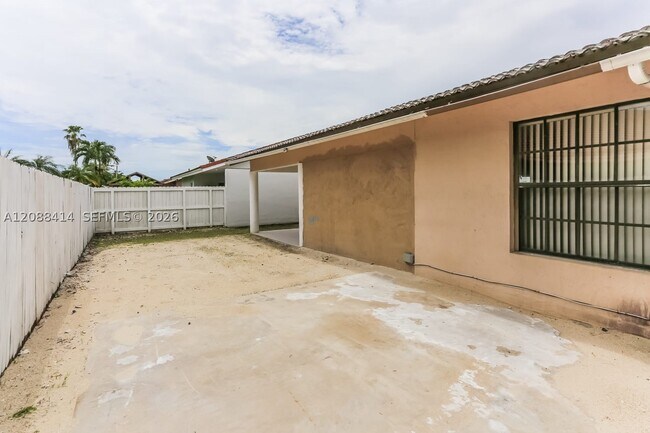 Building Photo - 4705 SW 143rd Ave