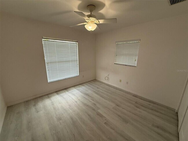 Building Photo - 27097 Paratins Dr