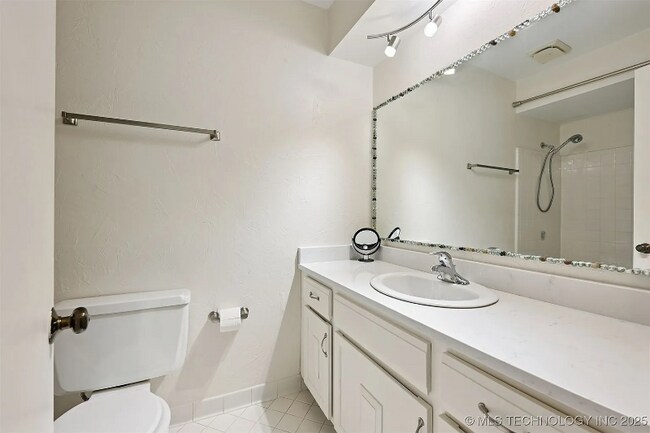 Building Photo - 6814 S Toledo Ave