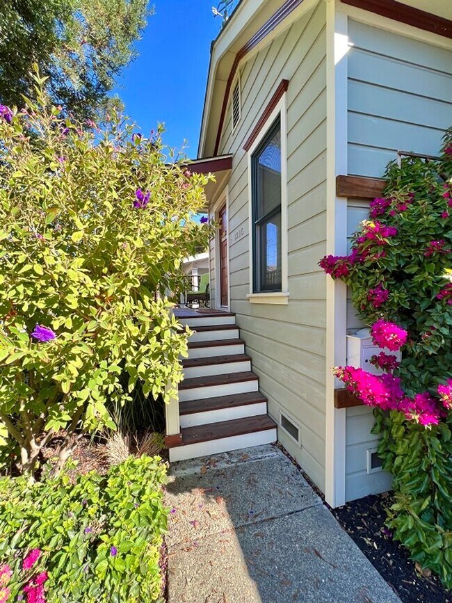 Building Photo - Two Bedroom Downtown Napa Gem