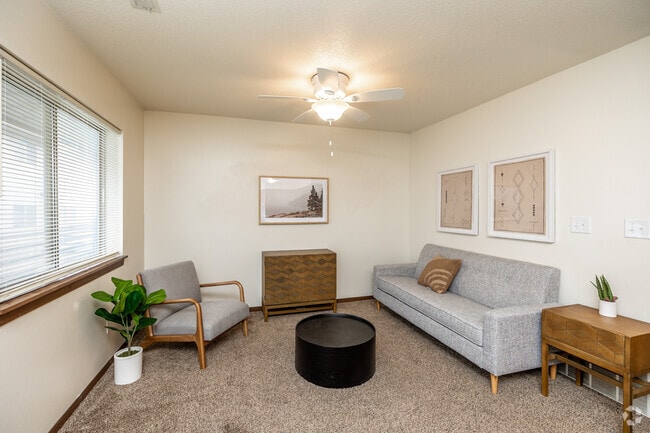 2BR, 2BA - 720 SF - Forum at Lincoln