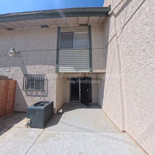 Building Photo - 2255 Cahuilla St