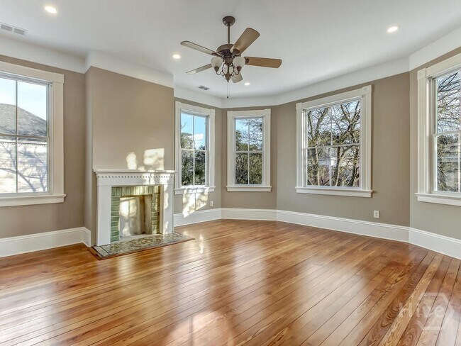 Building Photo - 208 W 35th St