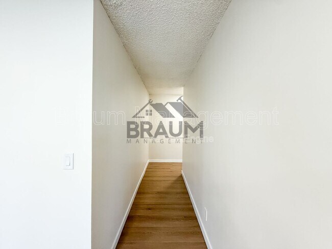 Building Photo - 6039 Whitsett Ave