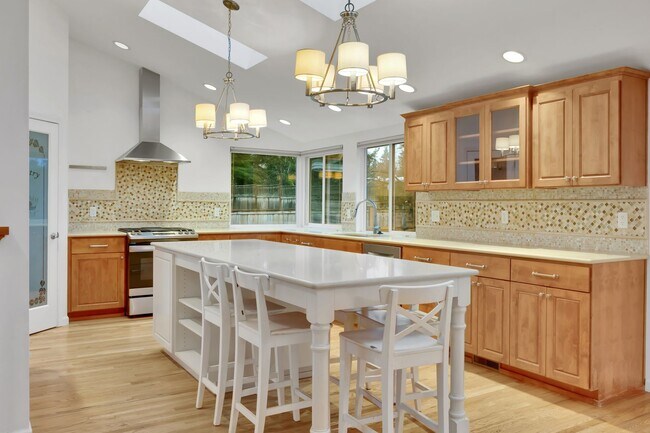 Building Photo - Beautifully Renovated Home in the Heart of Normandy Park