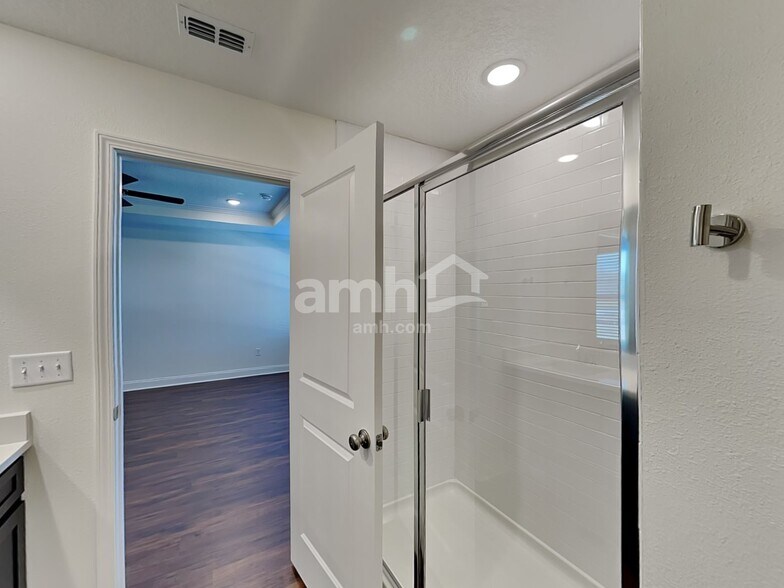 Building Photo - 122 Elcano Ln