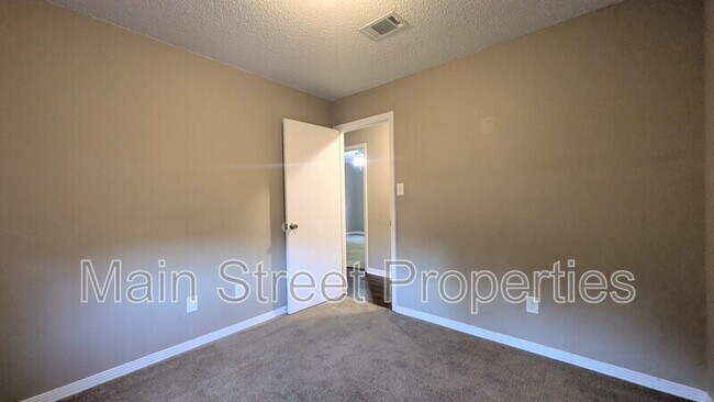 Building Photo - 7524 Sandy Creek Dr