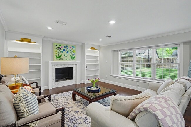 Building Photo - 751 Bison Dr