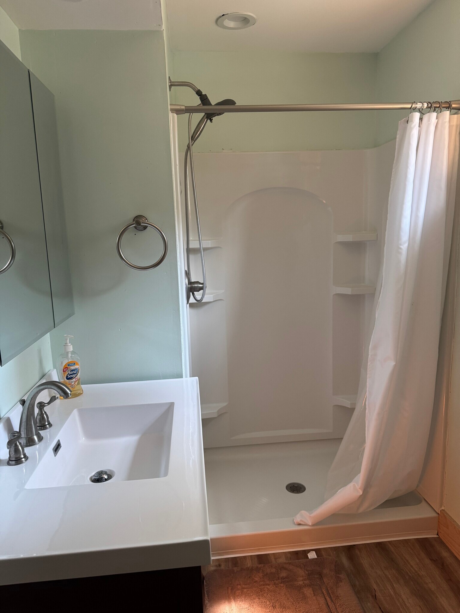 Full bath - 1832 Campeau St