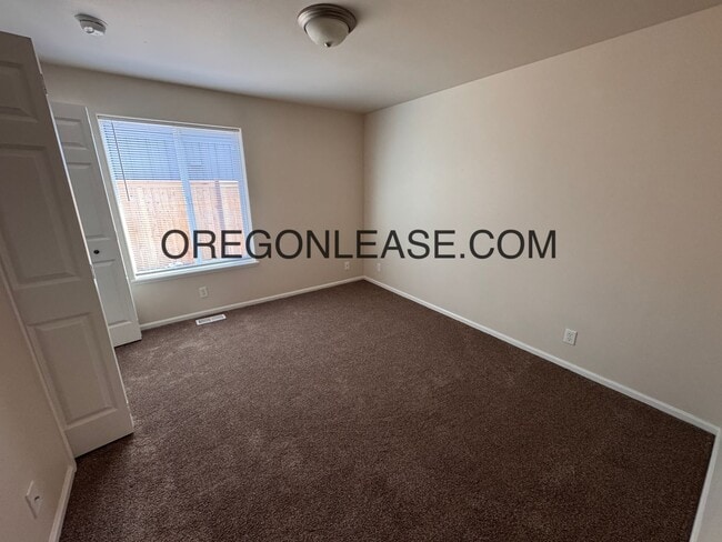 Building Photo - Newly remodeled West Eugene Home
