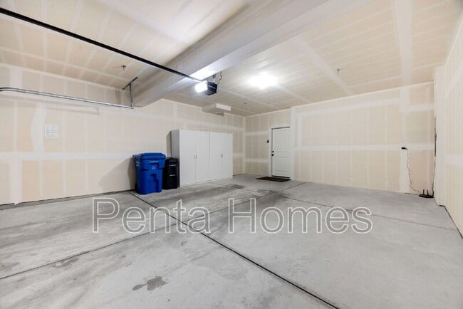 Building Photo - 563 Vicot Wy