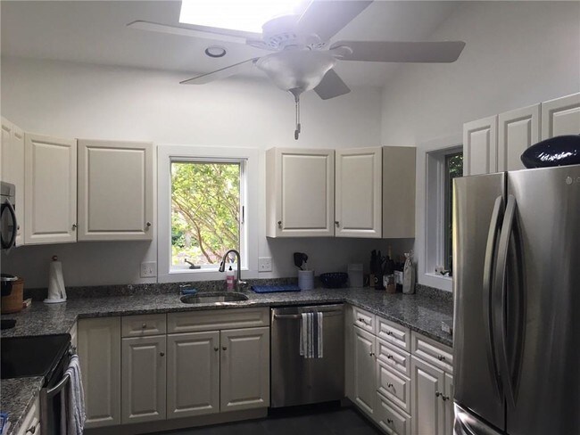 Building Photo - 158 Narragansett Ave