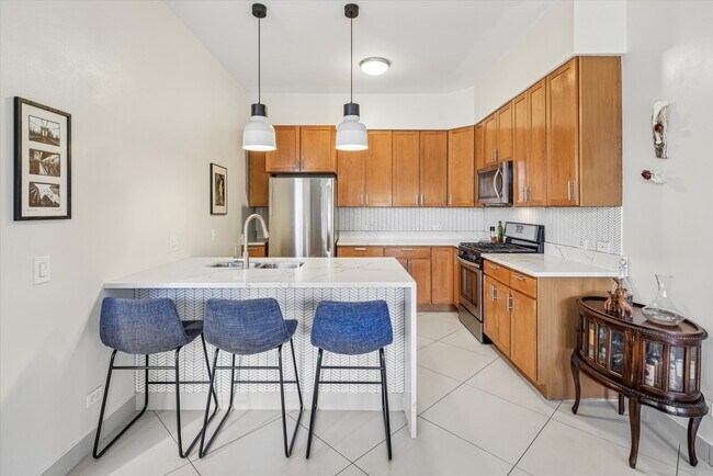 Building Photo - 3741 N Wolcott Ave