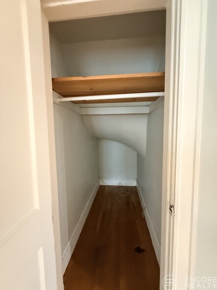 Building Photo - 723 Bennington St