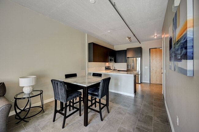 Building Photo - $500 OFF MOVE IN SPECIAL!!