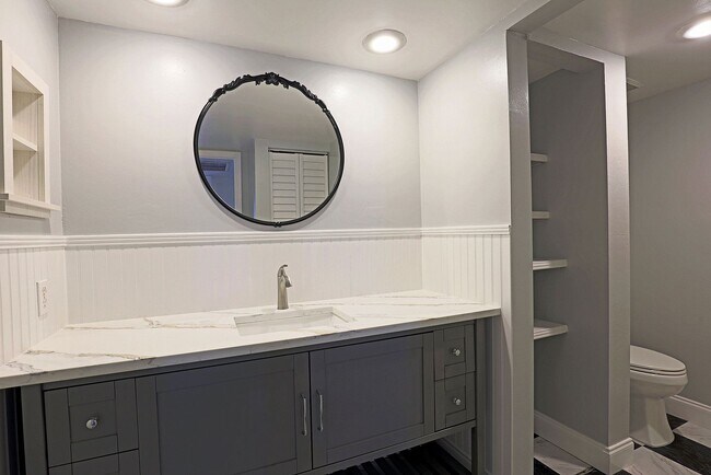 Building Photo - 5219 Cedarbend Dr