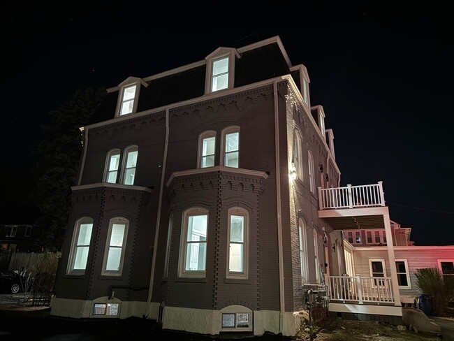 Building Photo - 589 Haverhill St