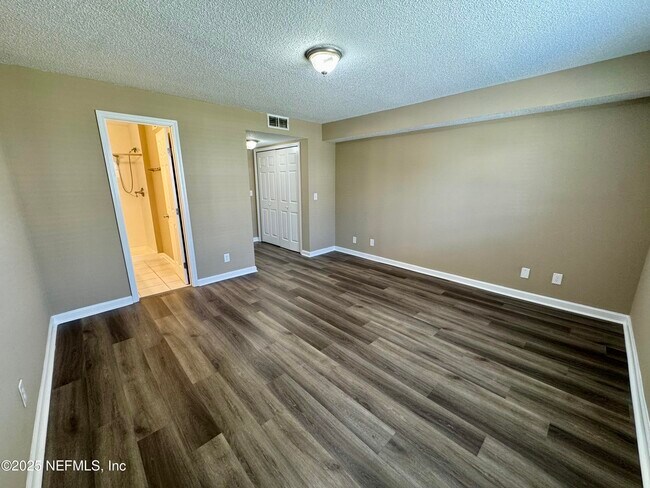 Building Photo - 6526 La Mirada Dr E