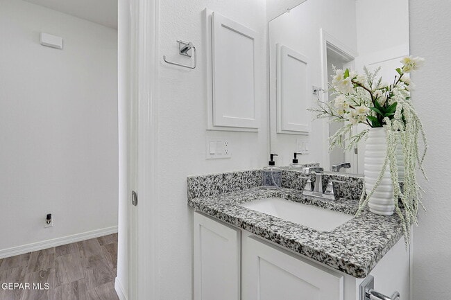 Building Photo - 12816 Linstead Ave