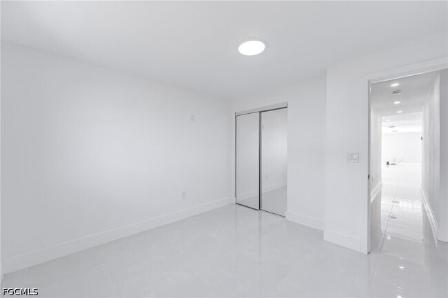 Building Photo - 1729 Cascade Way