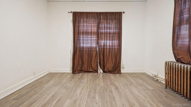 Building Photo - 252 S Tenth Ave