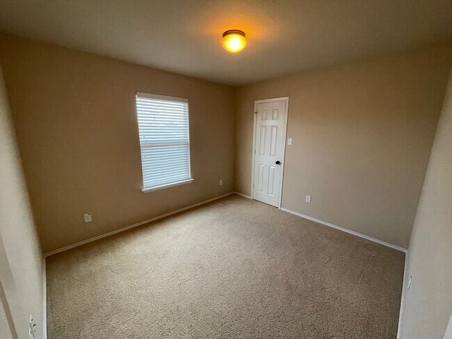 Building Photo - 6704 Golden Oak Ln