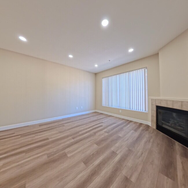 Building Photo - Resort-Style Living Year-Round Updated 1-Bed, 1-Bath Condo!