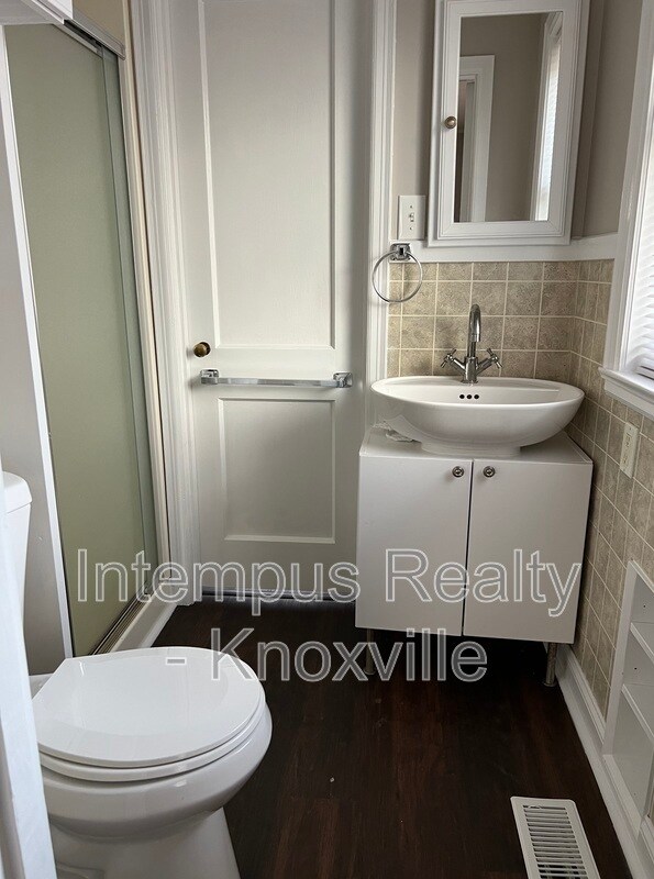 Building Photo - 4450 Galbraith School Rd