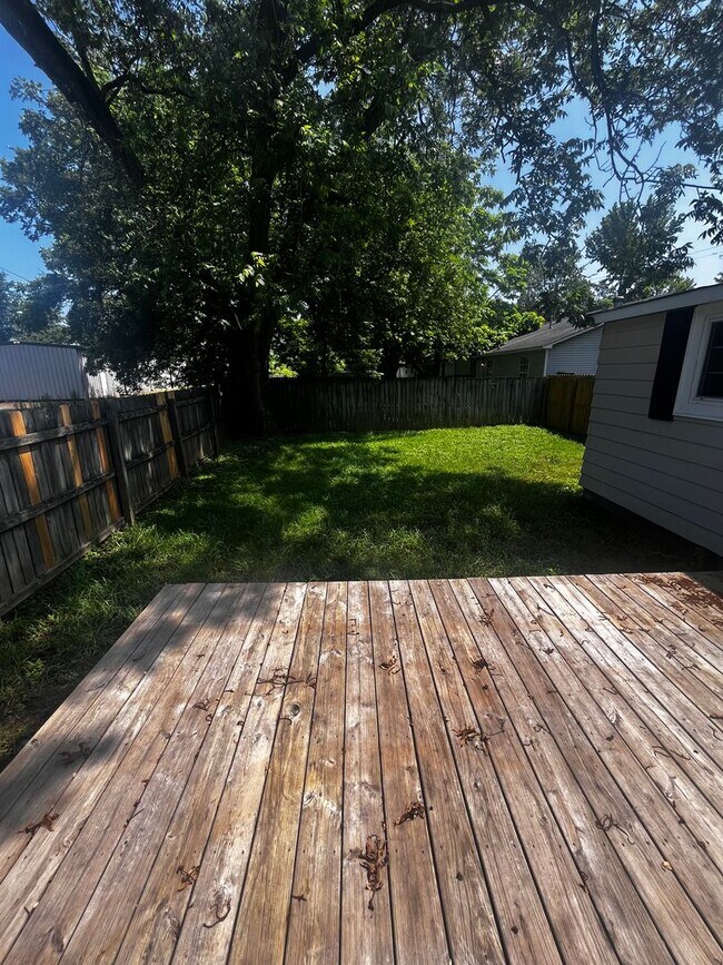 Building Photo - Freshly updated home with privacy fence in...