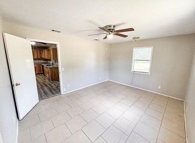 Building Photo - 205 Cambridge Ln
